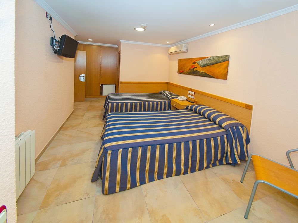 Hostal Viky Madrid Ngoại thất bức ảnh