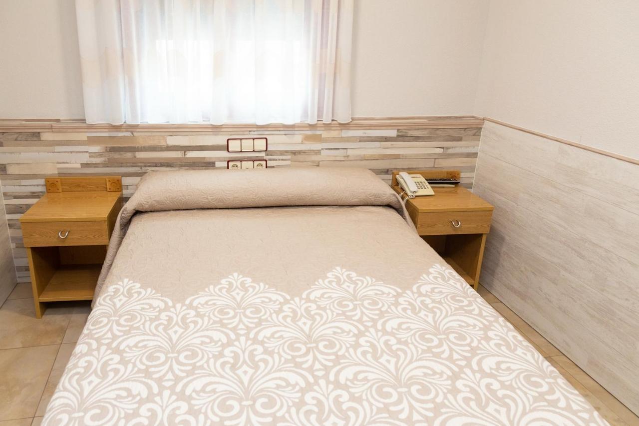 Hostal Viky Madrid Ngoại thất bức ảnh