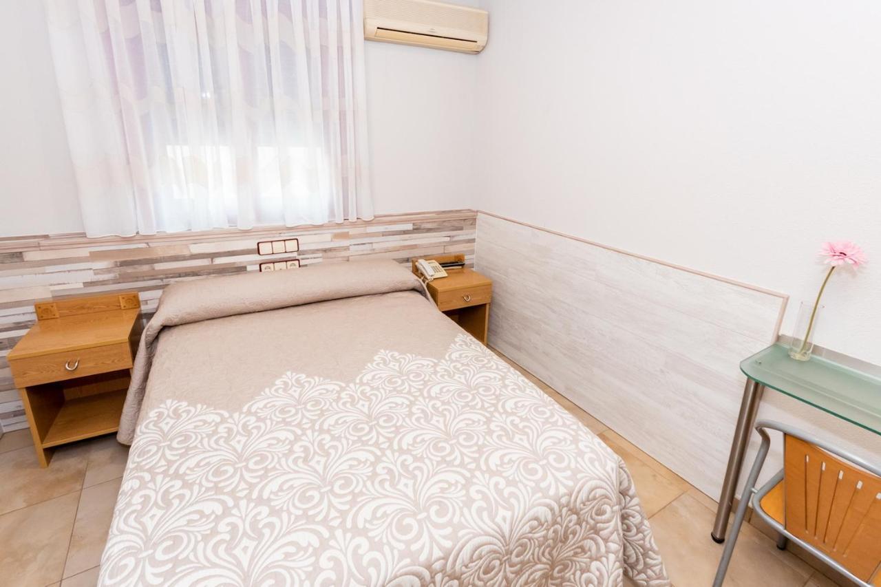 Hostal Viky Madrid Ngoại thất bức ảnh