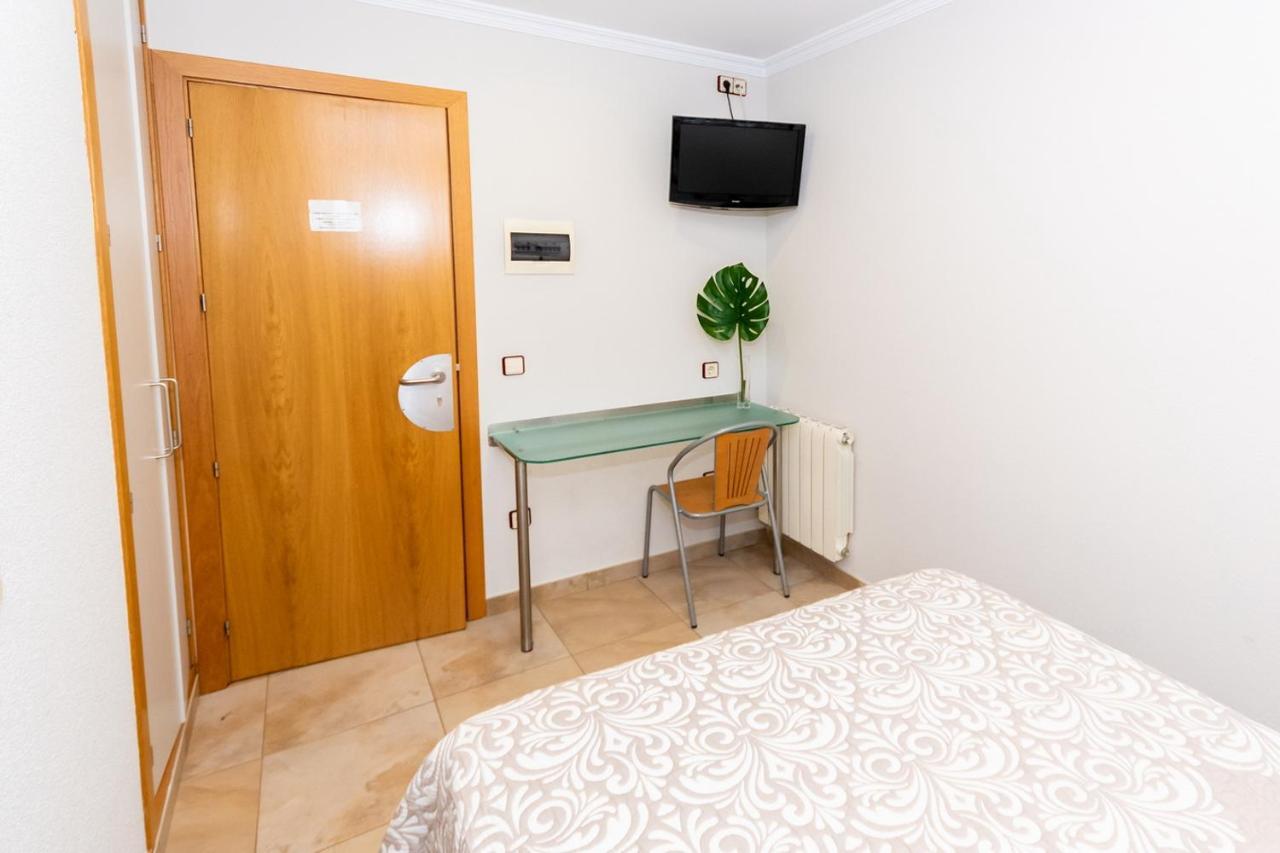 Hostal Viky Madrid Ngoại thất bức ảnh