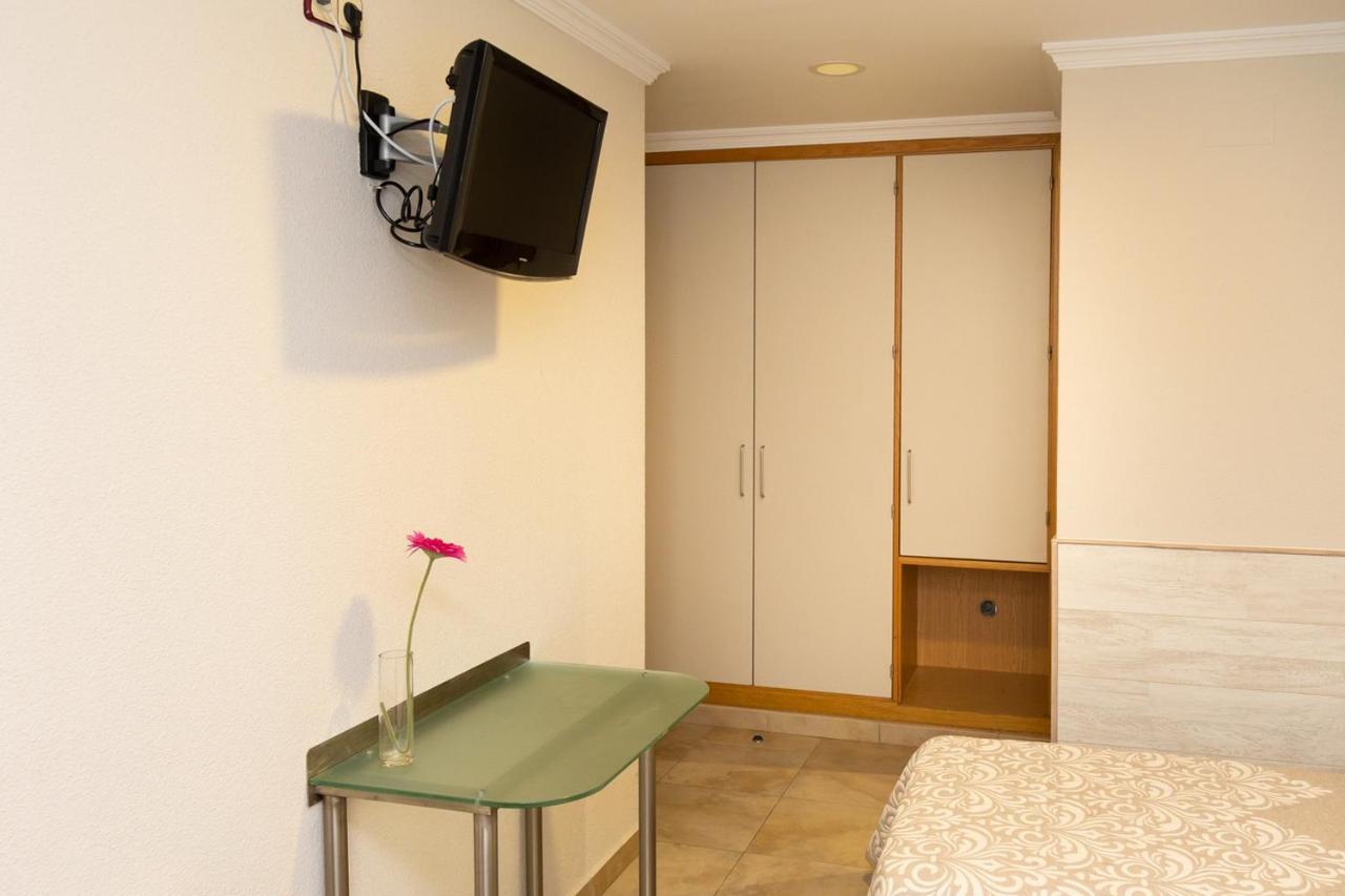 Hostal Viky Madrid Ngoại thất bức ảnh