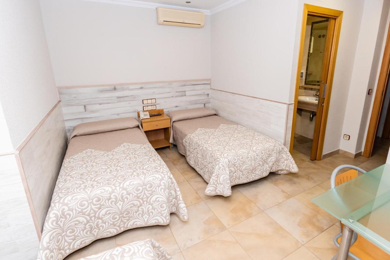 Hostal Viky Madrid Ngoại thất bức ảnh