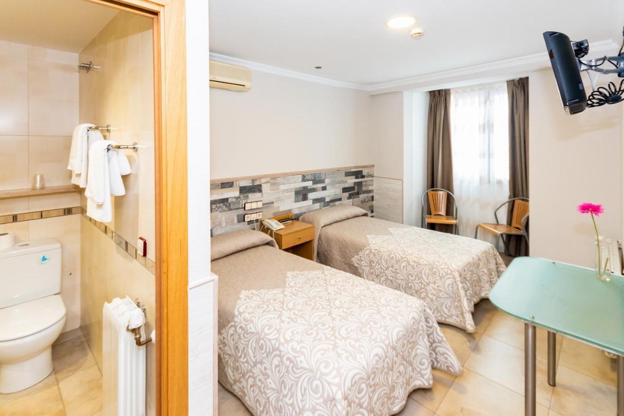 Hostal Viky Madrid Ngoại thất bức ảnh