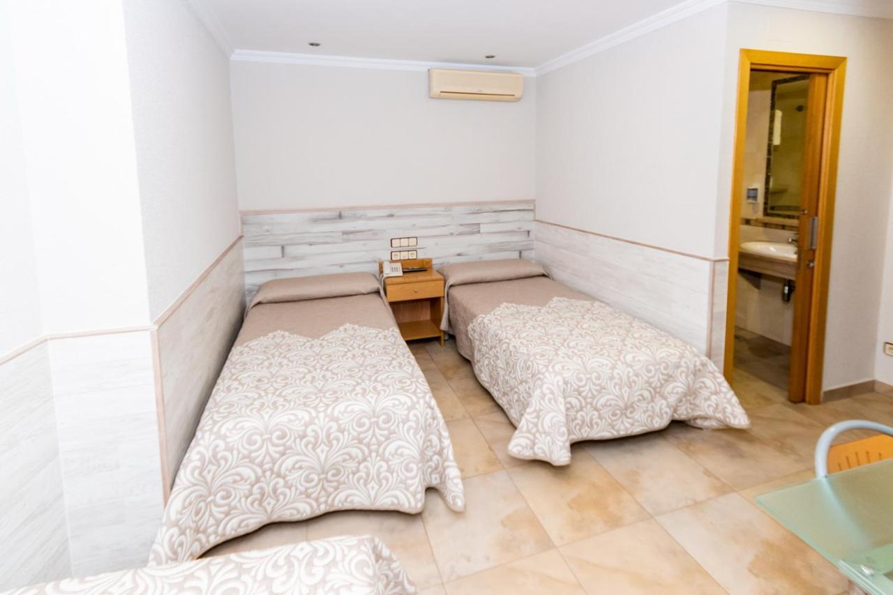 Hostal Viky Madrid Ngoại thất bức ảnh