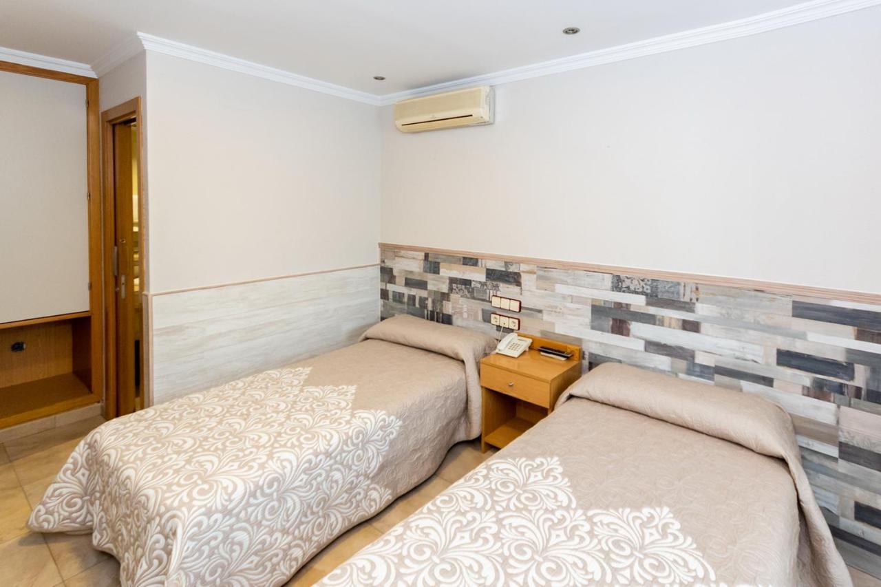 Hostal Viky Madrid Ngoại thất bức ảnh